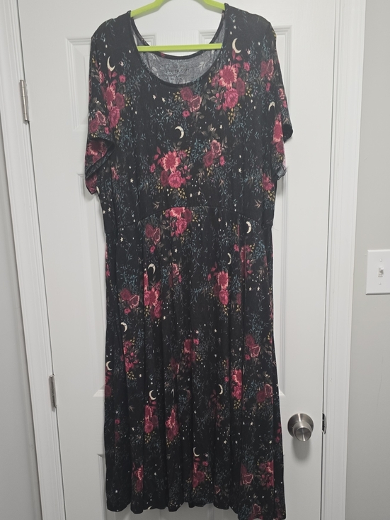 torrid Dresses & Skirts - torrid Black Midi Dress with Berry Floral & Crescent Moon Motif